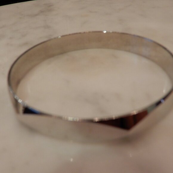 Vintage Silver Tone Metal Bangle Bracelet - Picture 2 of 2